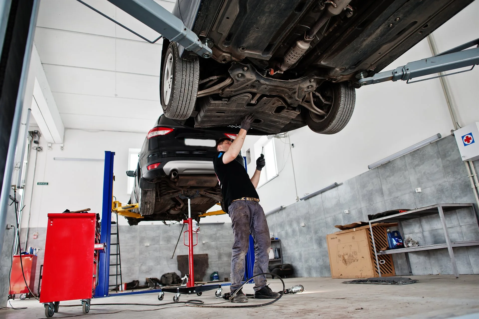 MOT & Full Service Package specialists in action